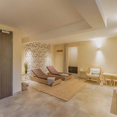 Maxim App 1 Apartment
